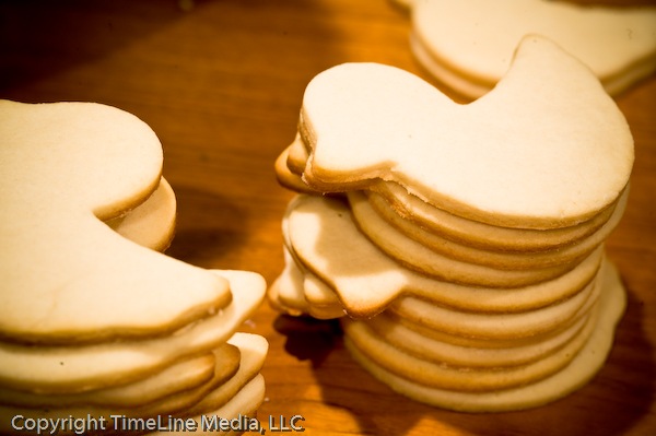 Un-iced cookies prior to finishing