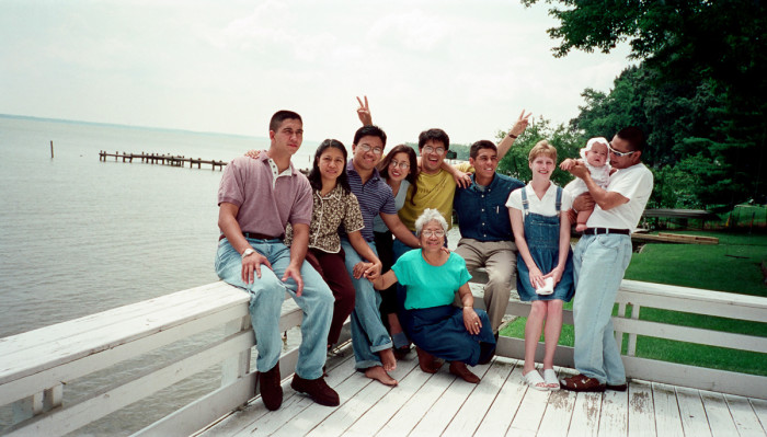 Borneo-family-photo-pier-0001