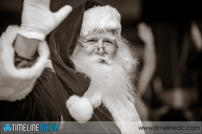 Santa-Claus-waving