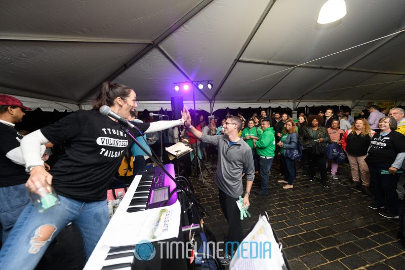 Congratulating a silent auction prize winner at the Tysons Tailgate ©TimeLine Media