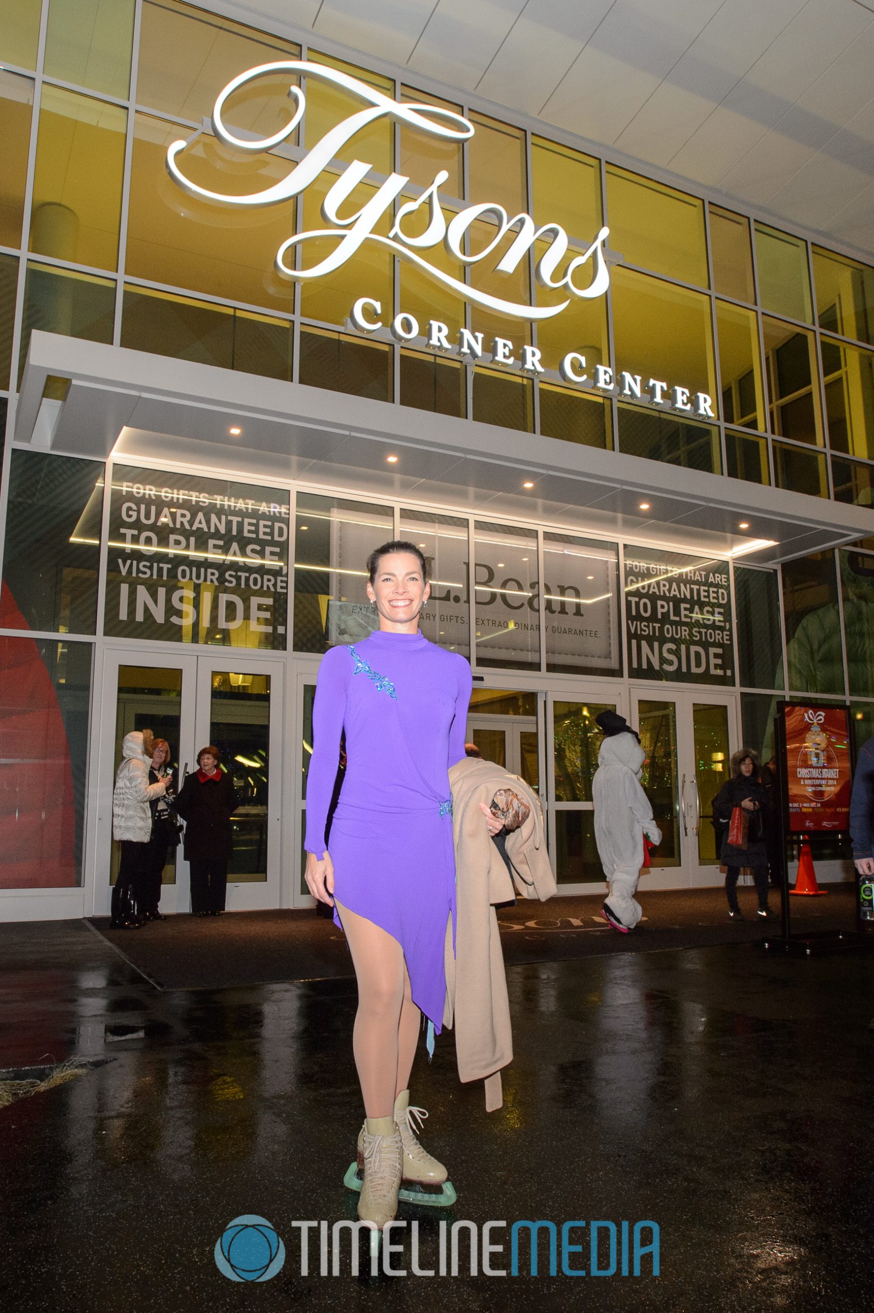 Nancy Kerrigan at the entrance to Tysons Corner Center