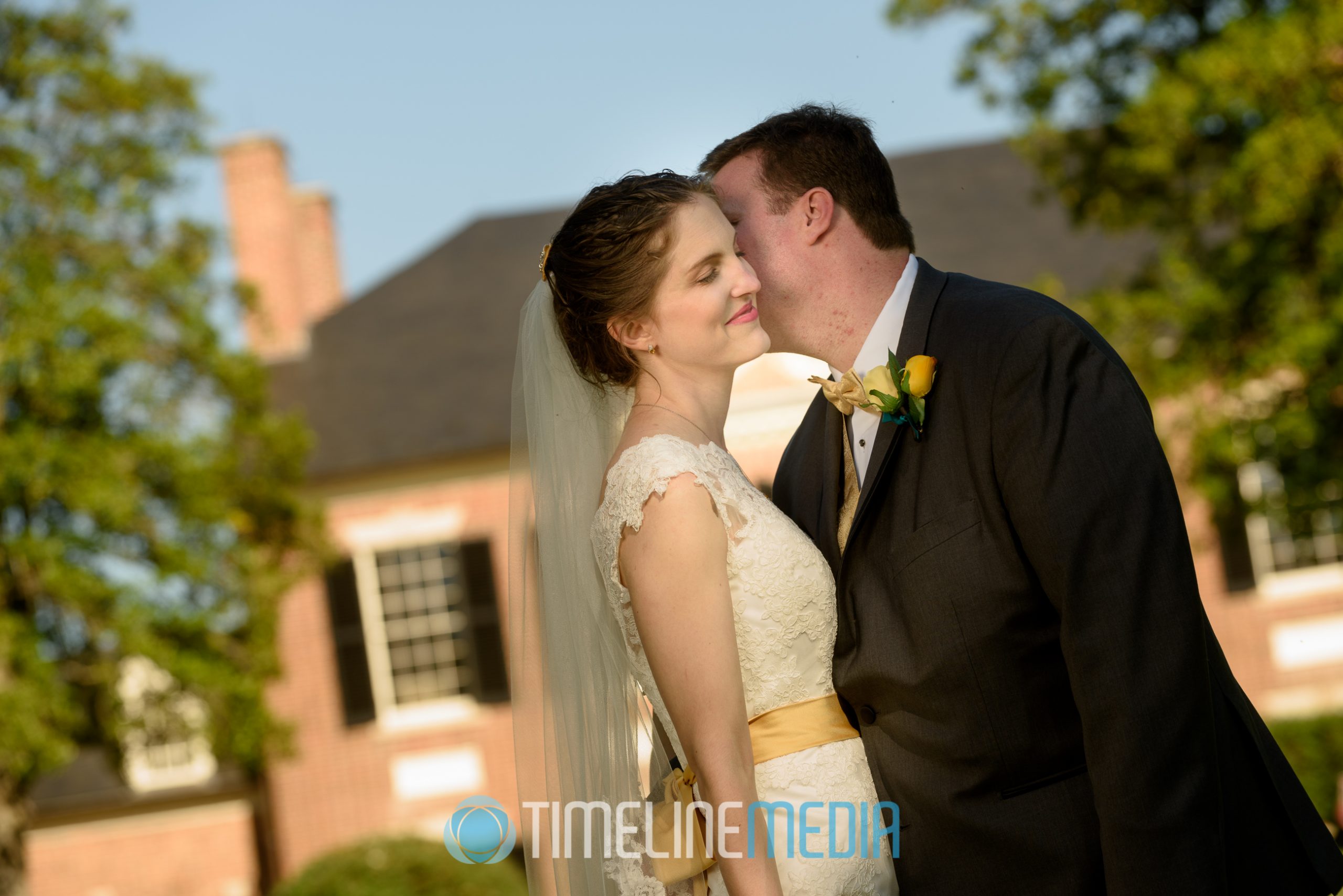Woodlawn Plantation and wedding couple ©TimeLine Media