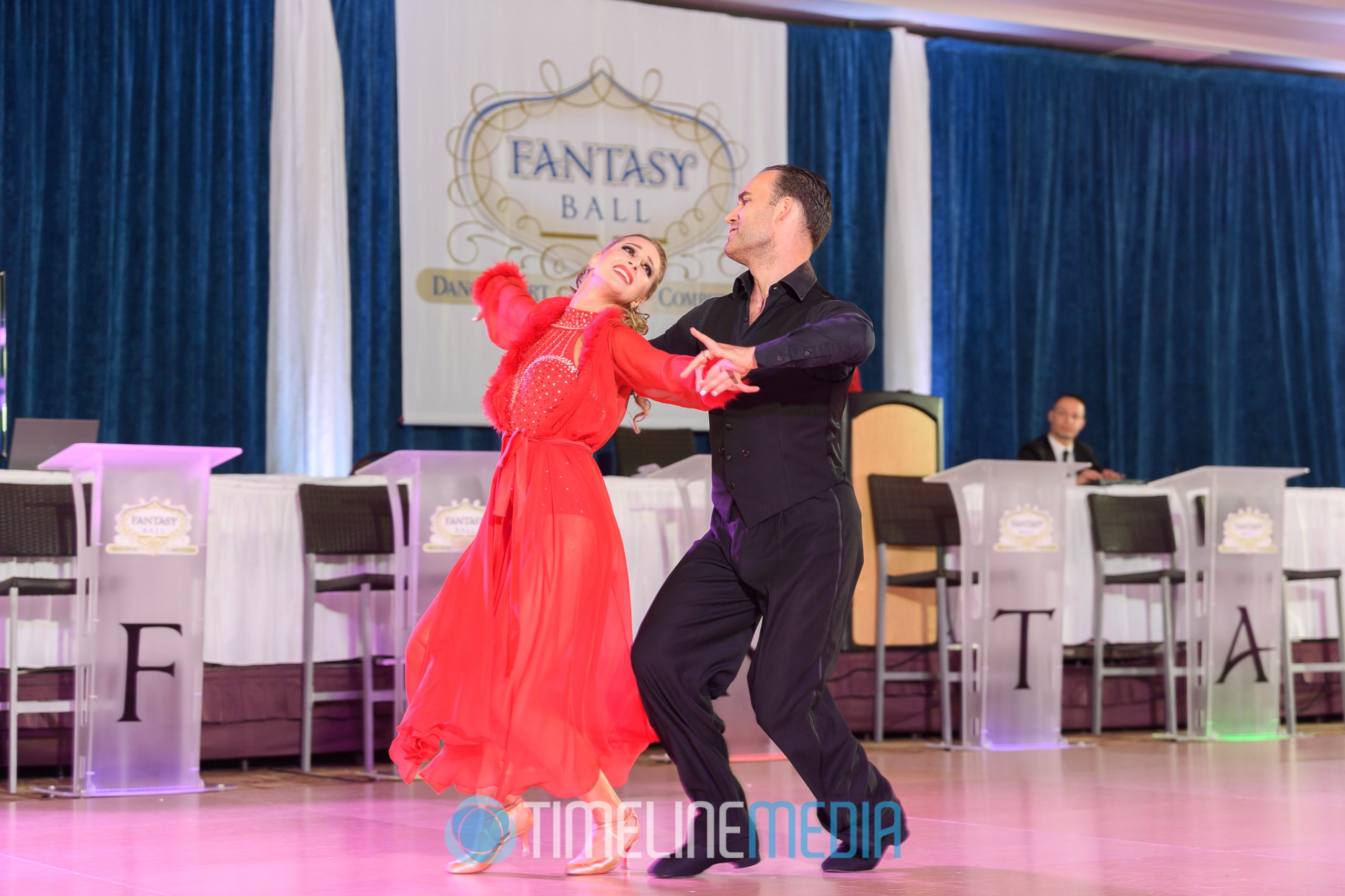 Max Sinitsa and Tatiana Seliverstova performing a professional dance show ©TimeLine Media