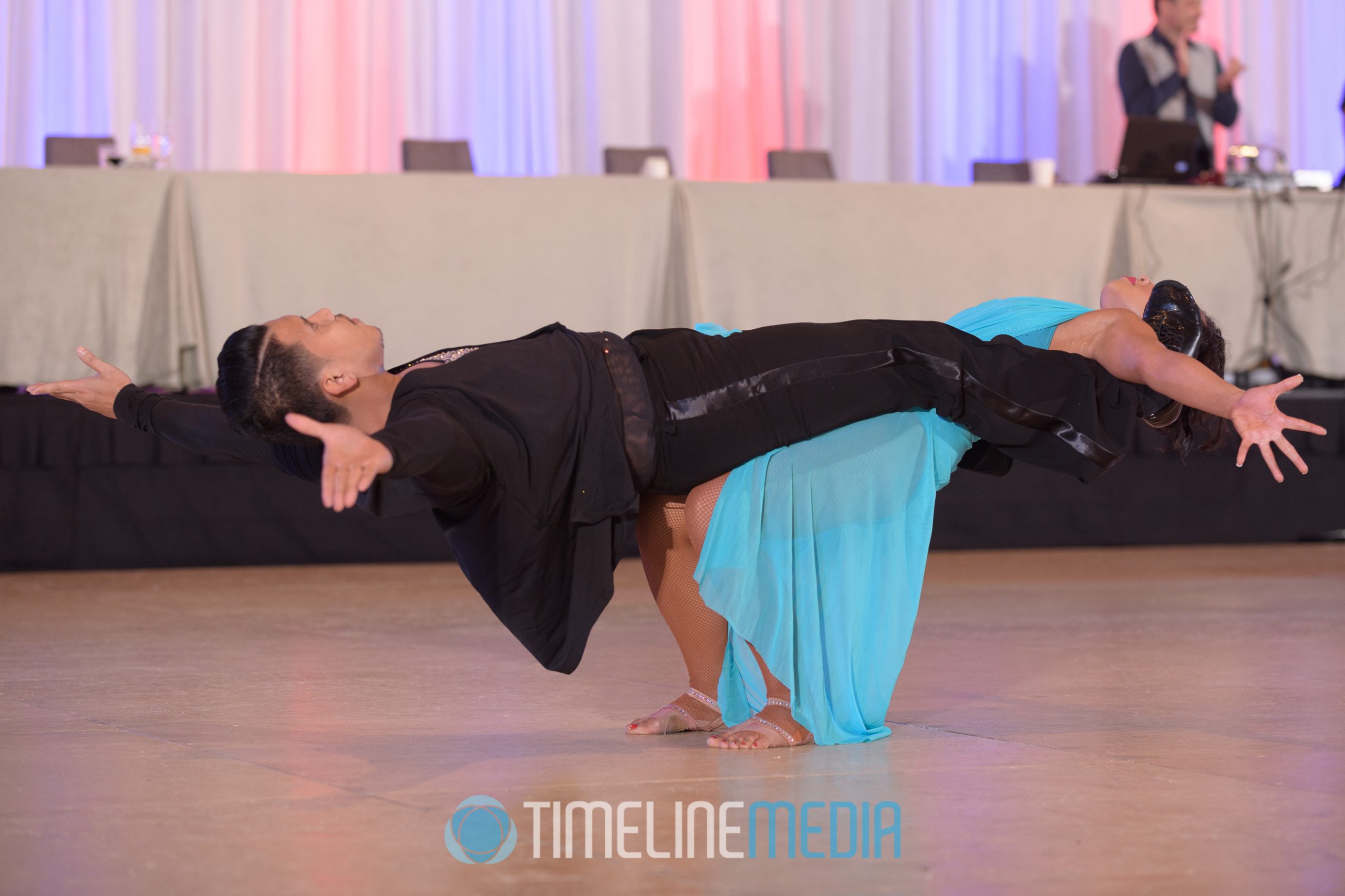 Sheena Daminar and Jungie Zamora performance ©TimeLine Media