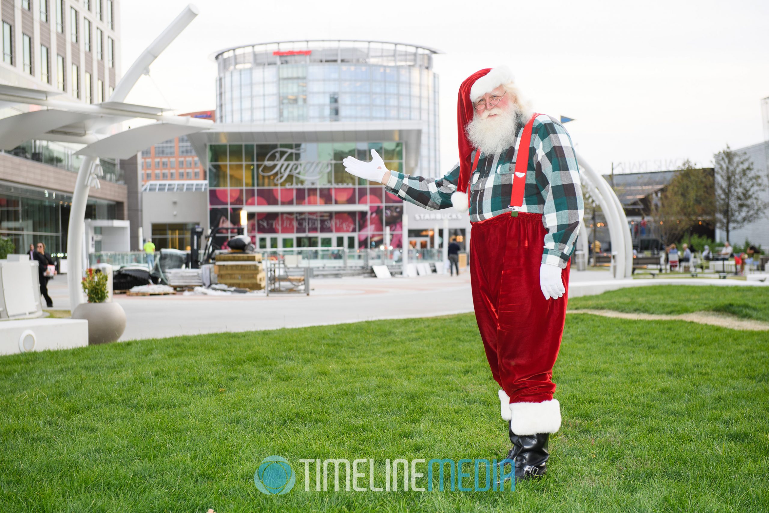 Santa welcoming you to Tysons Corner Center from the Plaza