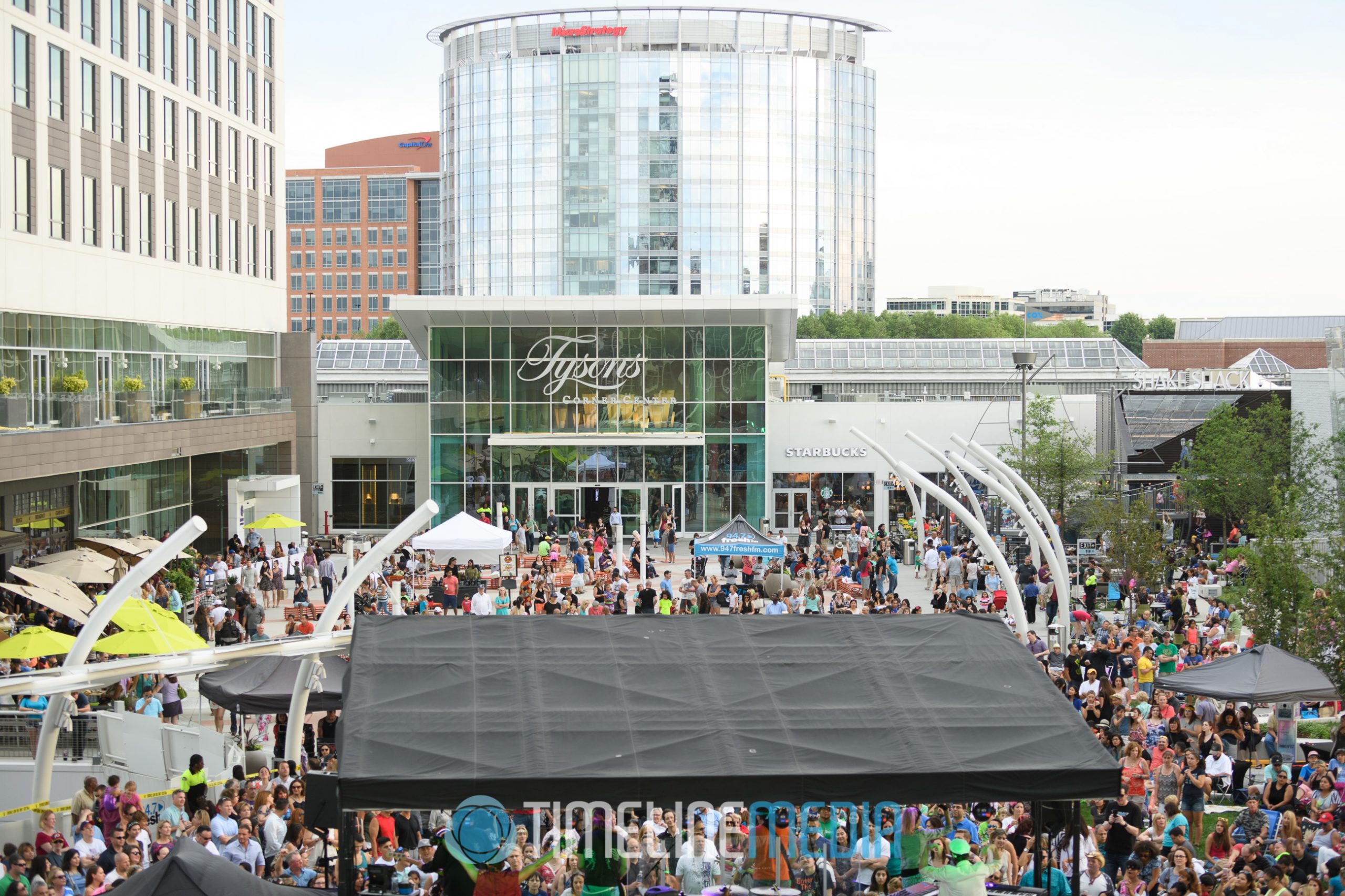 The Legwarmers perform at the 2016 June Concerts - Tysons Corner Center Summer Concert Series