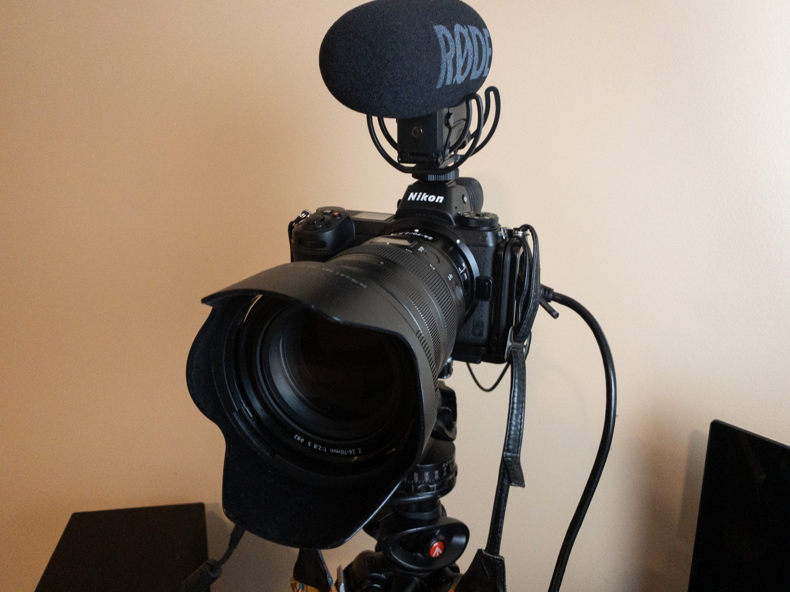 Camera tethered for video streaming with shotgun microphone